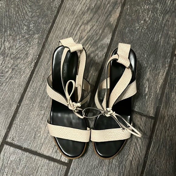 Mara Wedge - Picture 1 of 3